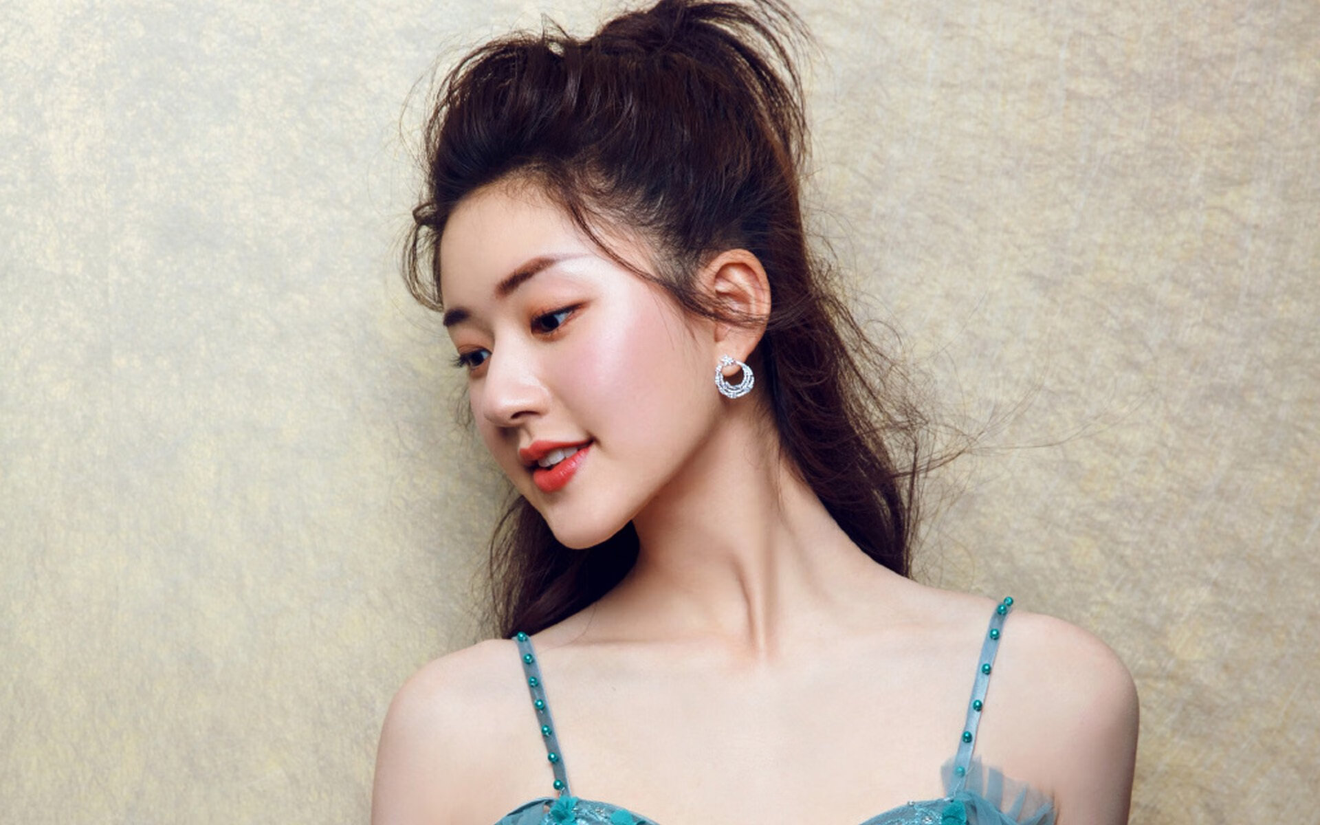 利物浦在欧冠赛场逐步推进，冲击更高荣誉