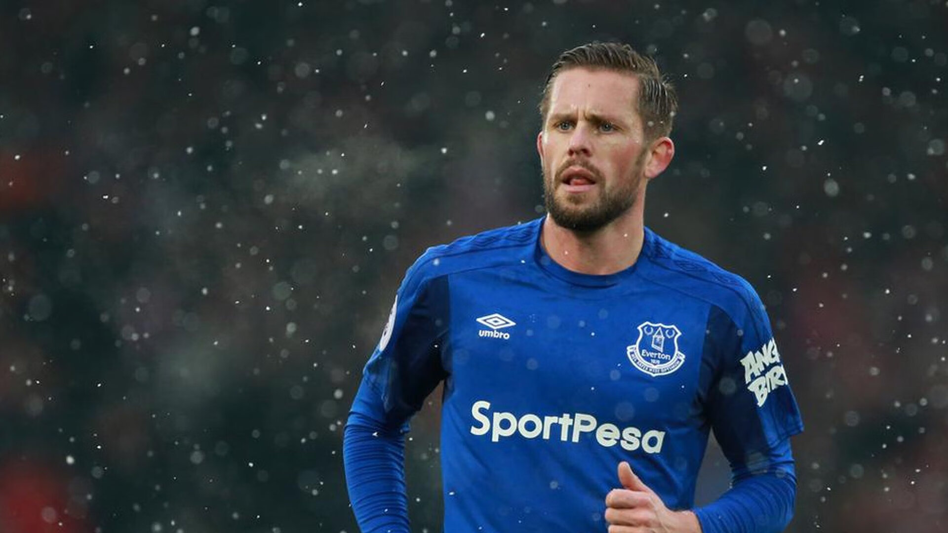 未来“足球皇帝”之路:新秀崭露头角,足坛未来