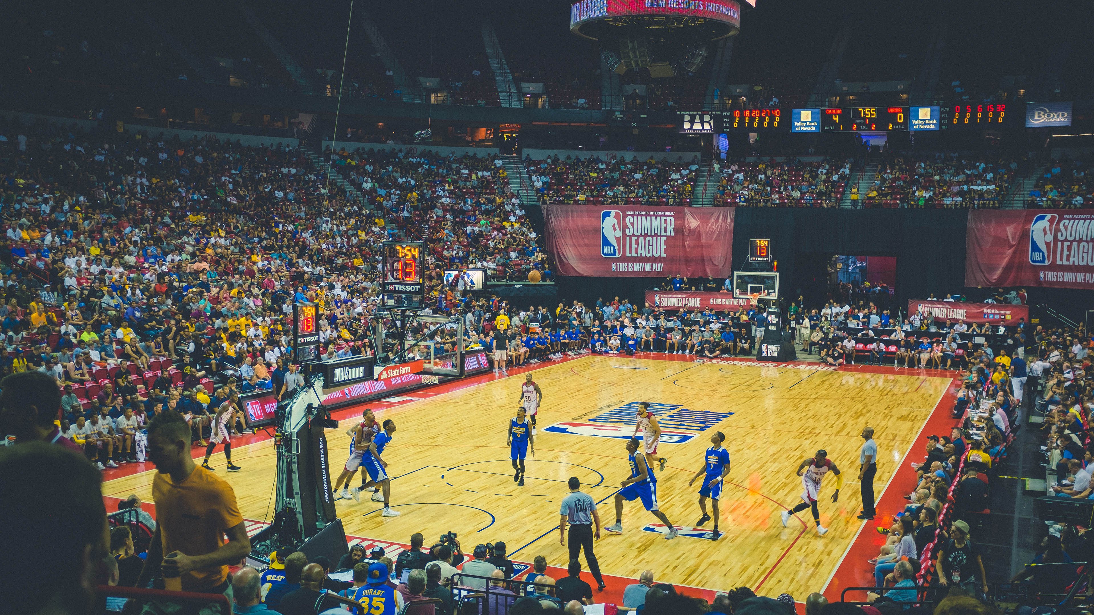 法甲夜场比赛，精彩射门与精彩扑救交相辉映，法甲的比赛