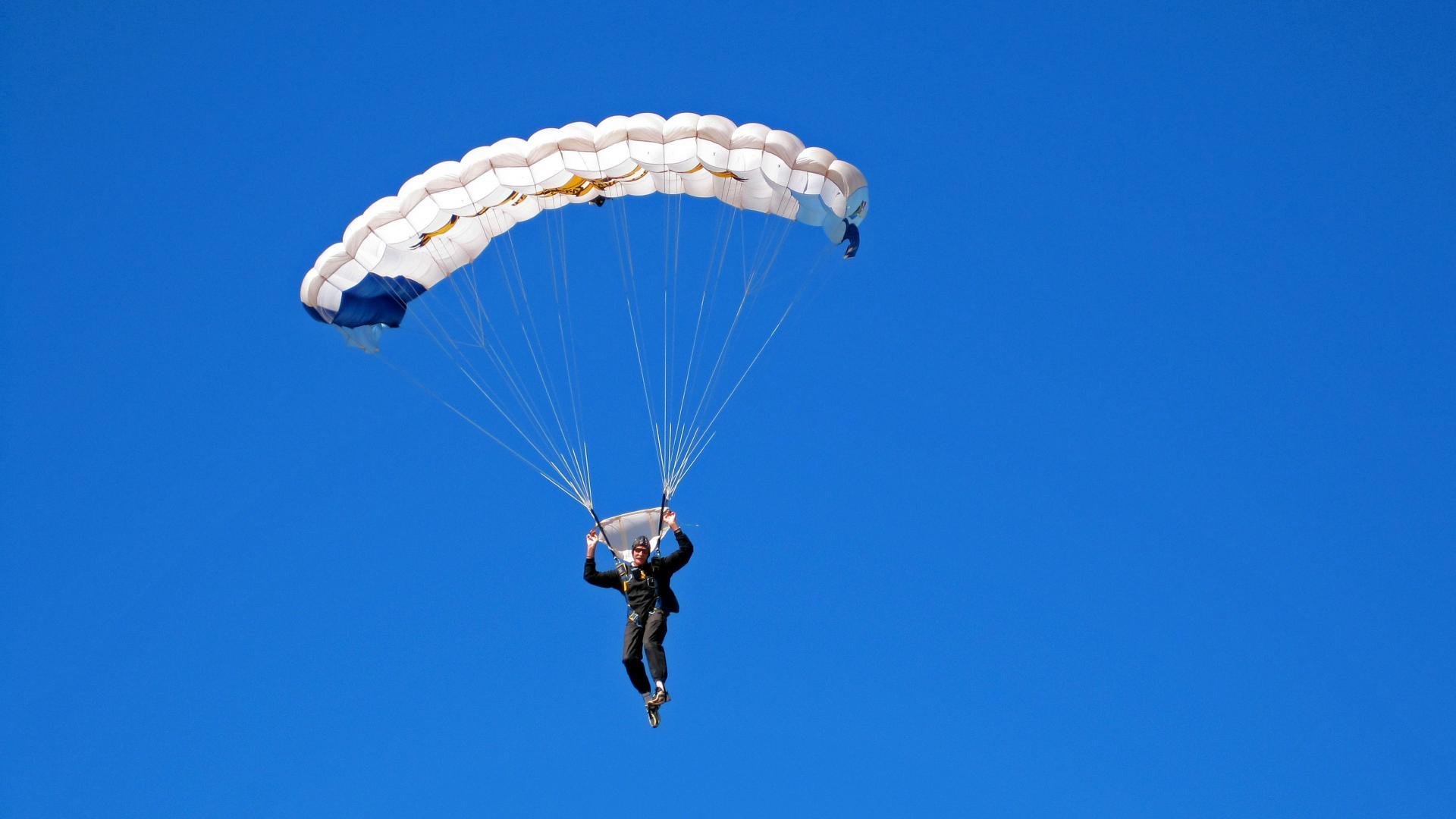 -荷兰骑手 Edward Gal 在巴黎奥运会盛装舞步比赛中获得第九名，创造个人最佳成绩。