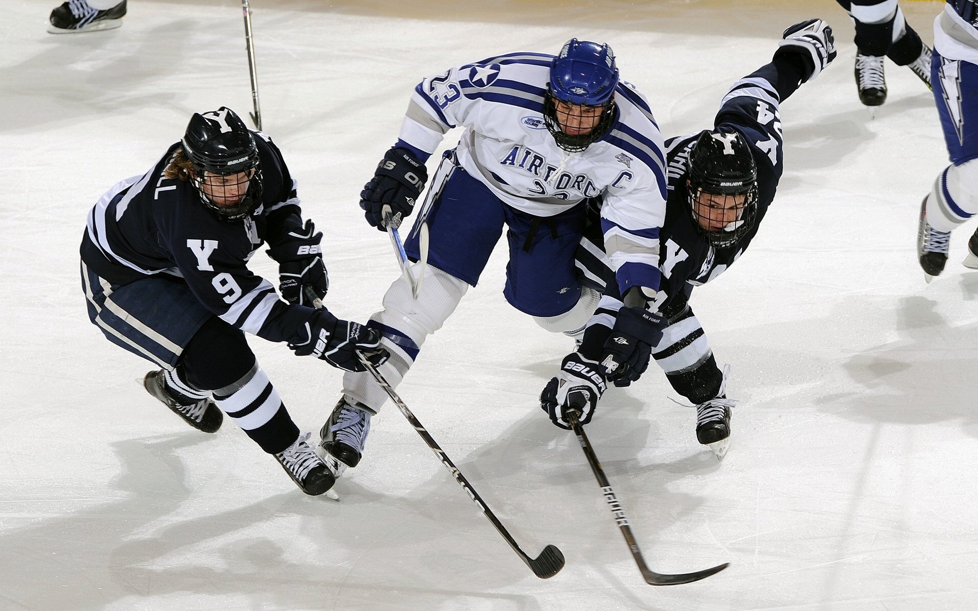 开yun体育-防守奇兵：李磊关键封盖，助球队稳住胜局！